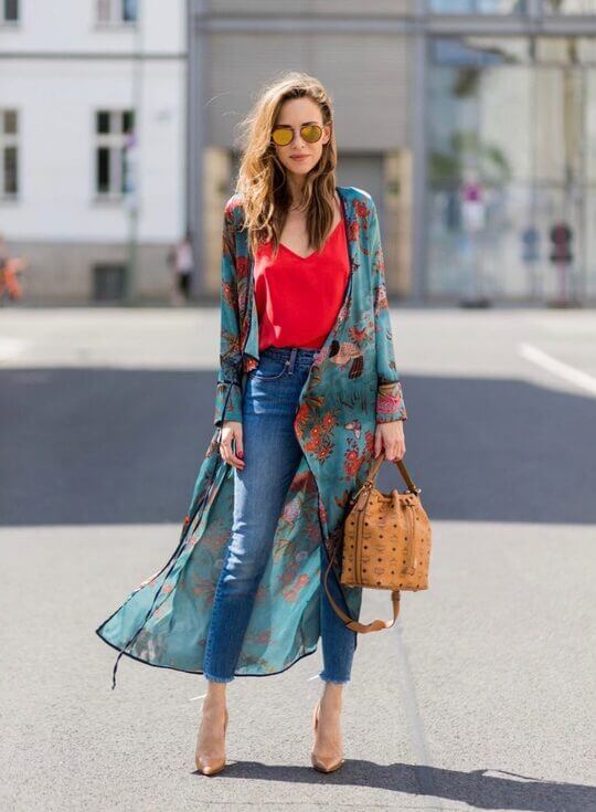 Bucket bag with jeans