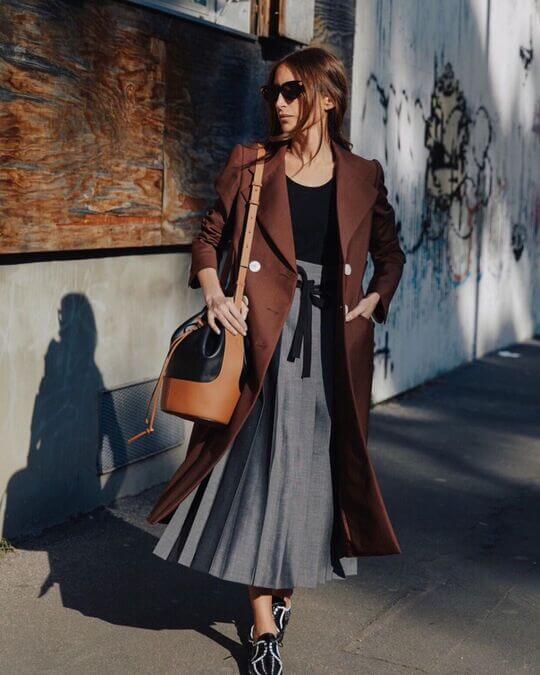 Bucket bag with grey skirt