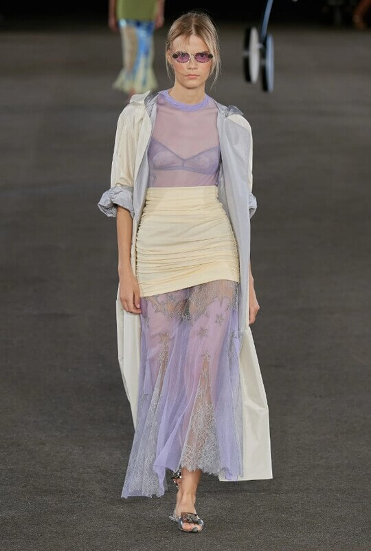 Fashionable violet at the Tory Burch show