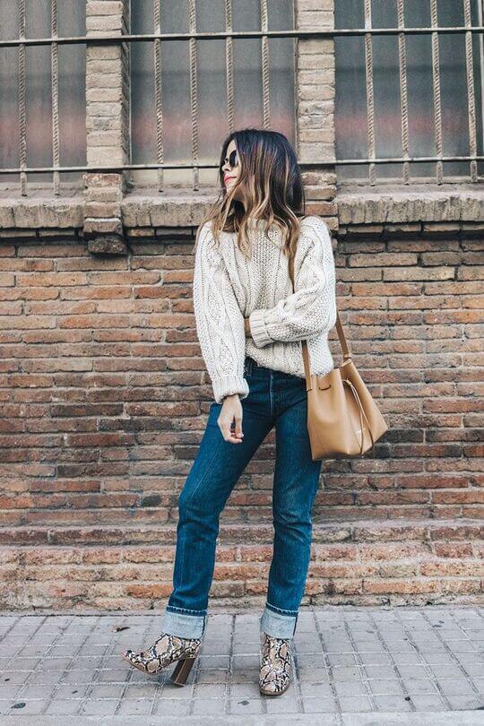 Bucket bag and sweater