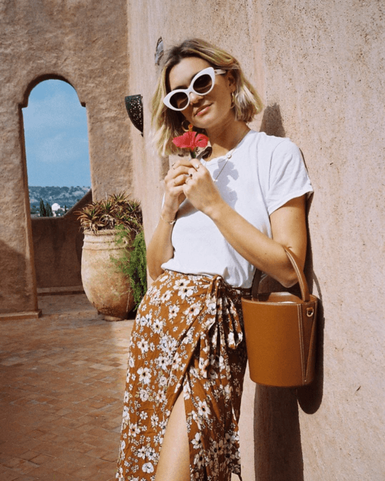 Bucket bag with short strap