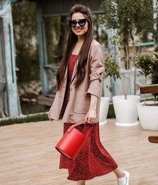 Bright bucket bag