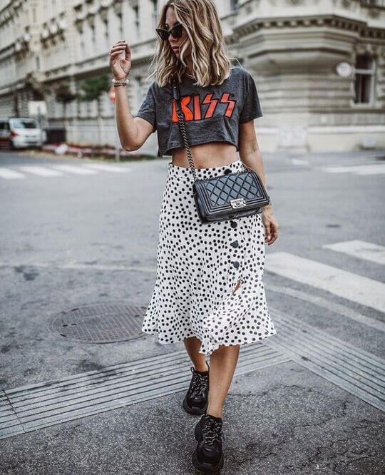 Light skirt with cropped T-shirt