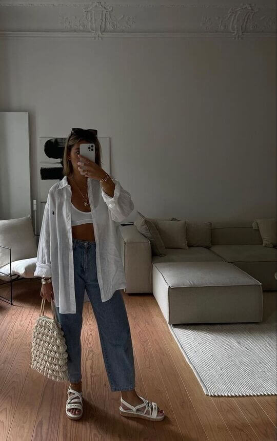 Shirt with top under the bottom