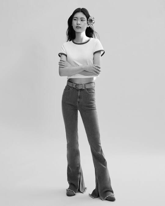Cropped T-shirt with jeans