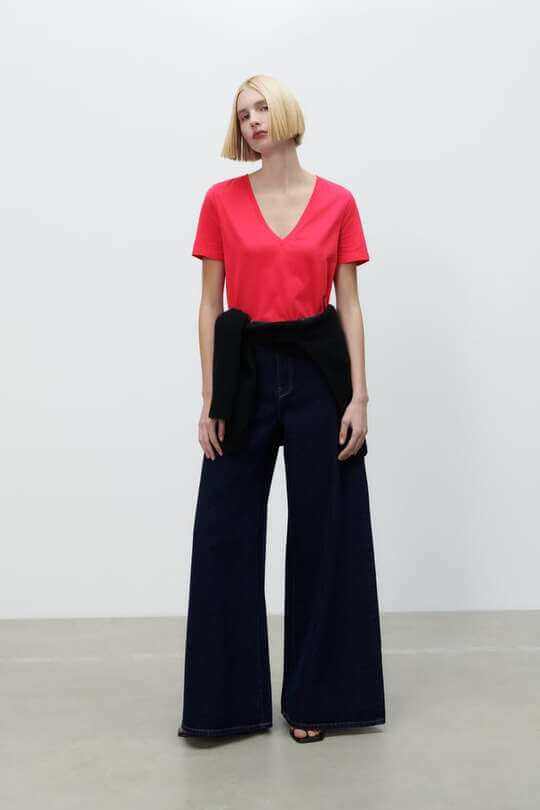 Pink T-shirt with neckline