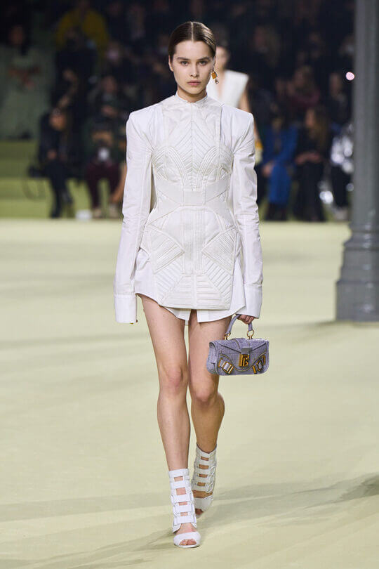 The meaning of white in clothing