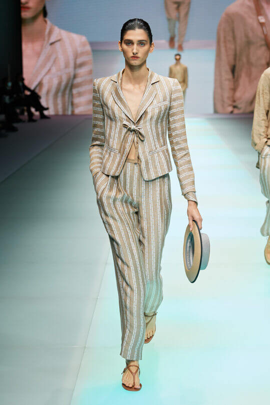 Pants in stripes visually make your legs longer.