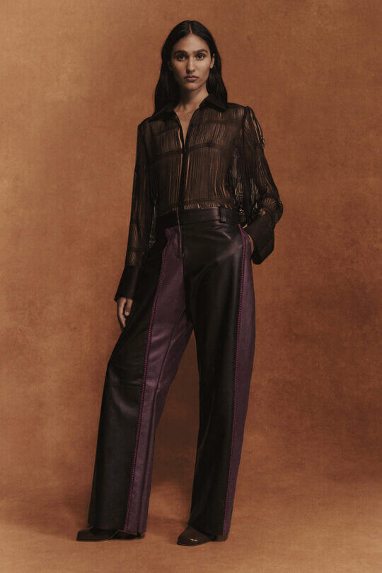 Voluminous bottom to correct the waist