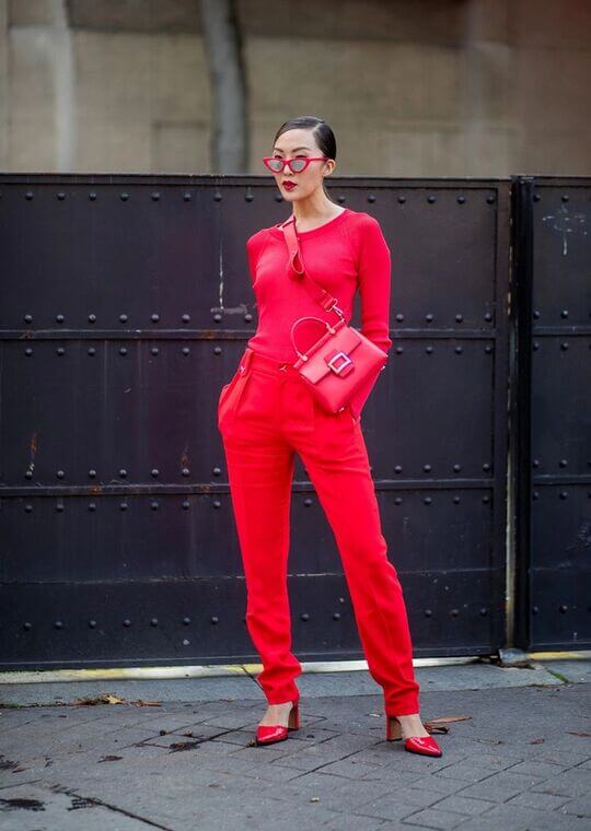 Shoes in the color of the pants makes you look taller.