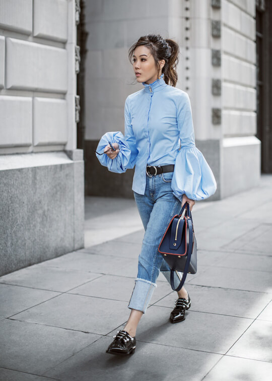 Shirt with wide sleeves reduces the shoulders