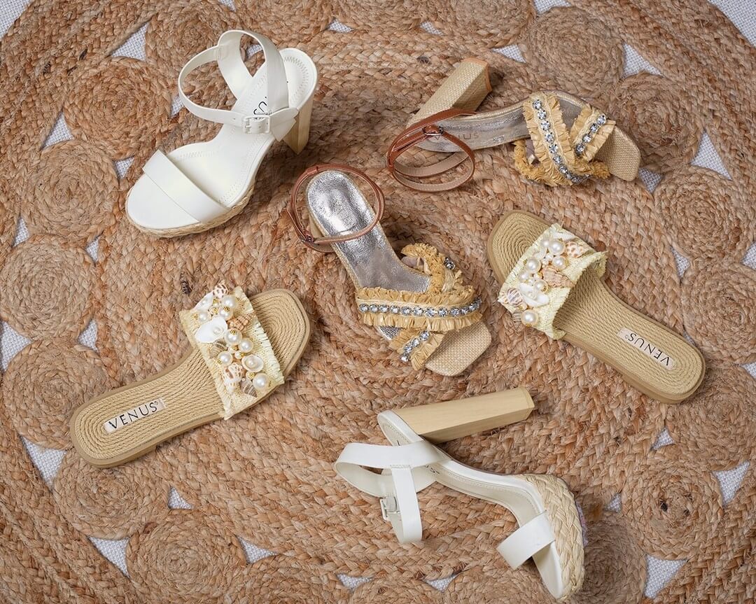 Fashionable beach shoes venus
