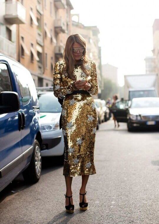 Color of clothing for going out