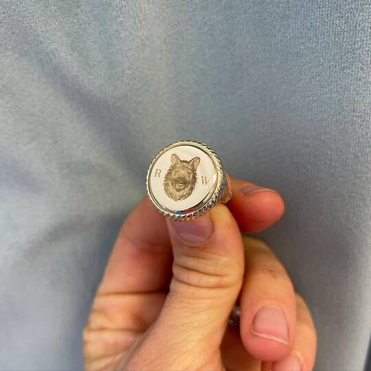 Ring with a signet