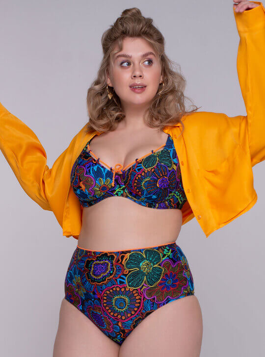Swimsuit with a high fit 