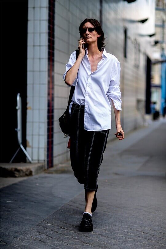 Loose fit shirt for the pure natural type of appearance