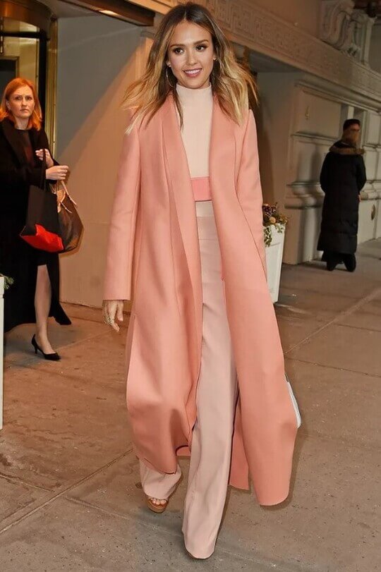 Jessica Alba's monochrome total look