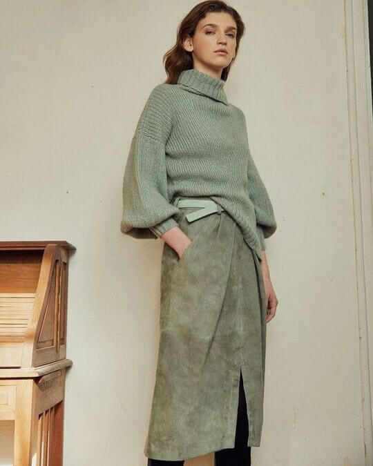 Total look in muted colors