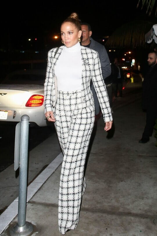 Palazzo pants for a pear body shape Jennifer Lopez