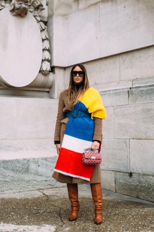Coat with a bright belt