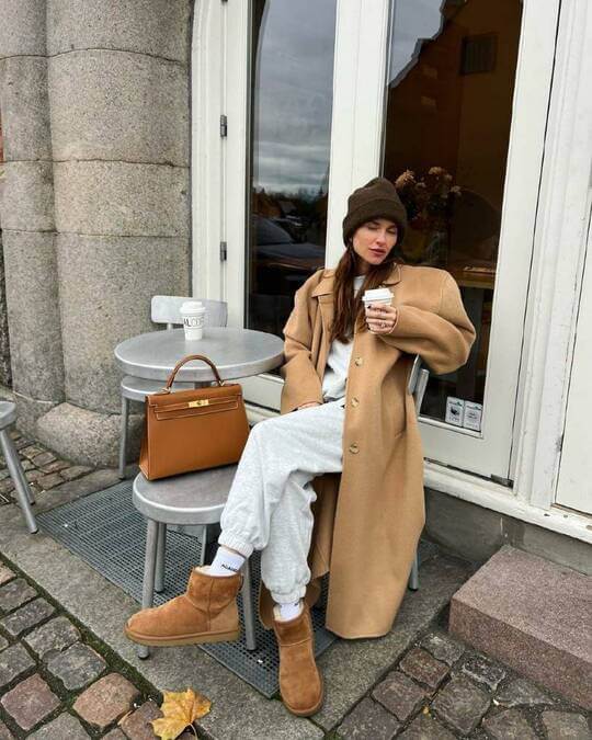 Joggers with coat and Uggs