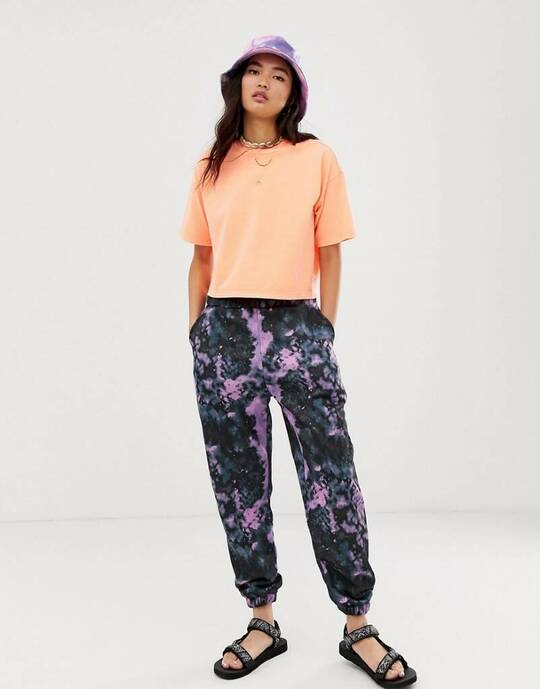 Joggers with tie-dye print and t-shirt