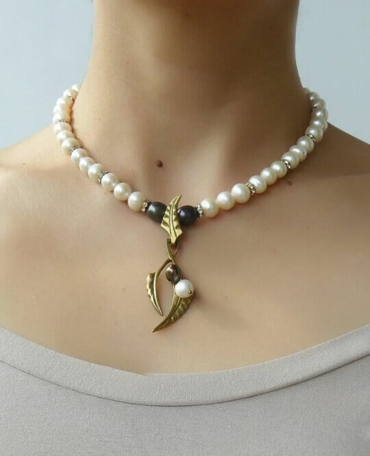 Necklace in classicism style