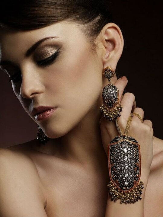 What styles of jewelry there are